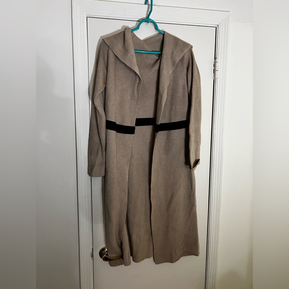 Tan and black long cardigan sweater #fallfashion
Size Small
Brand new